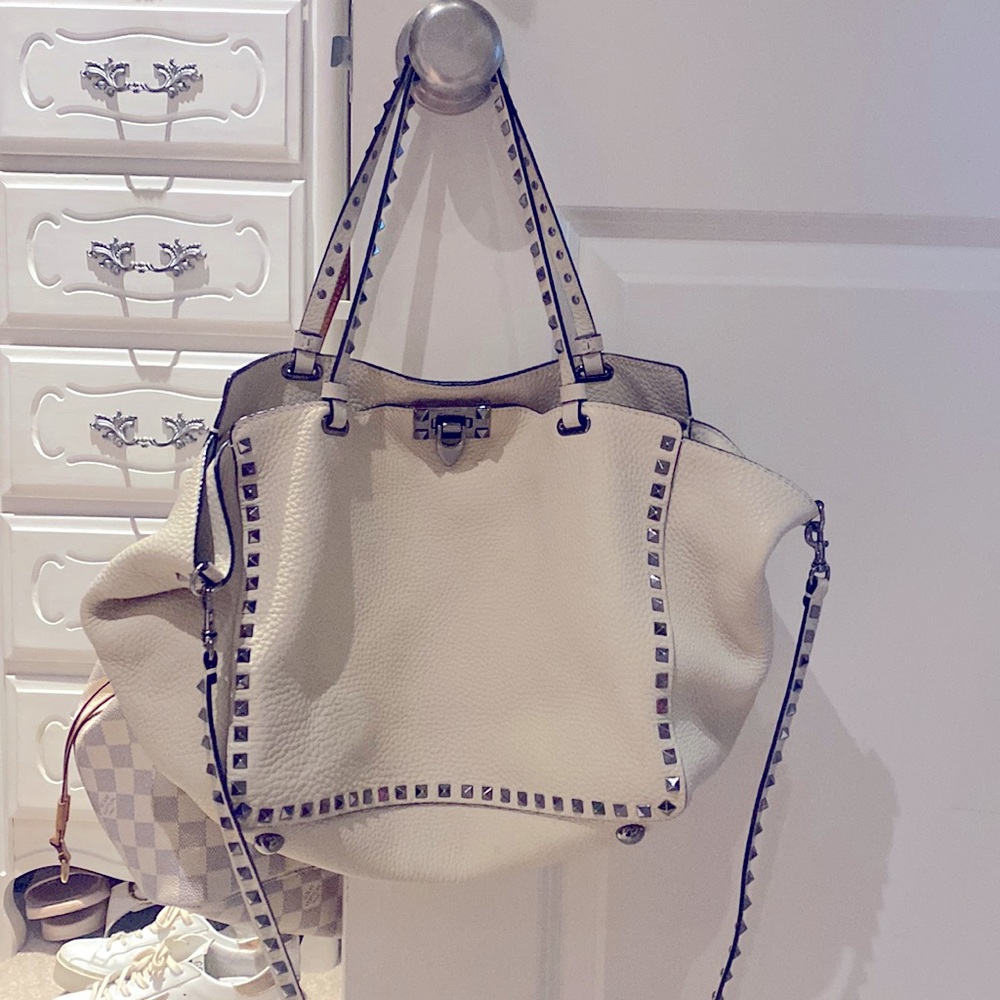 Valentino medium Pebbled Leather Rockstud Tote